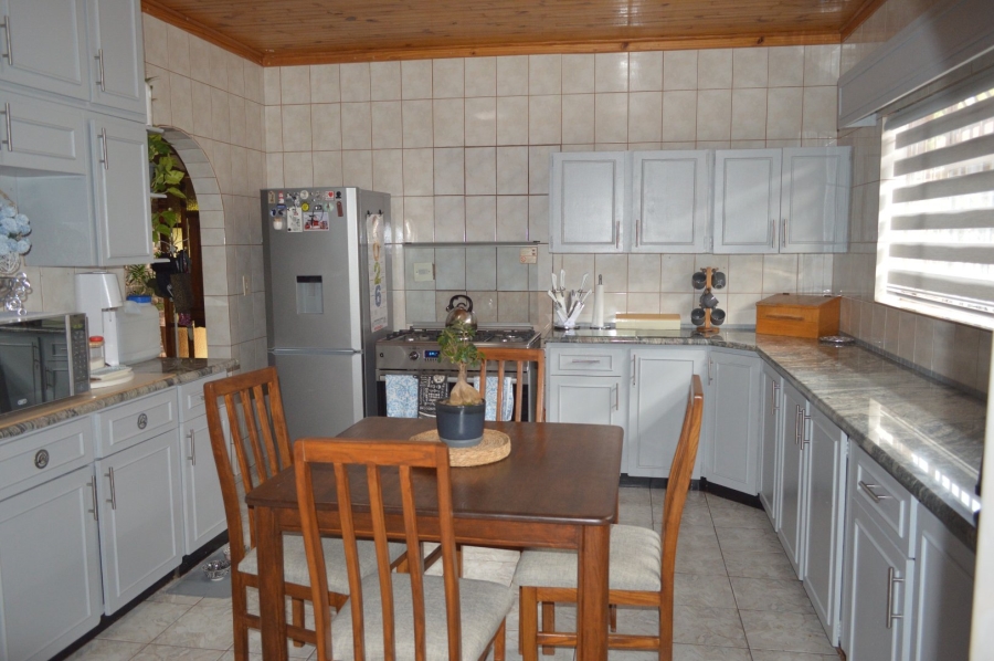 4 Bedroom Property for Sale in Flimieda North West